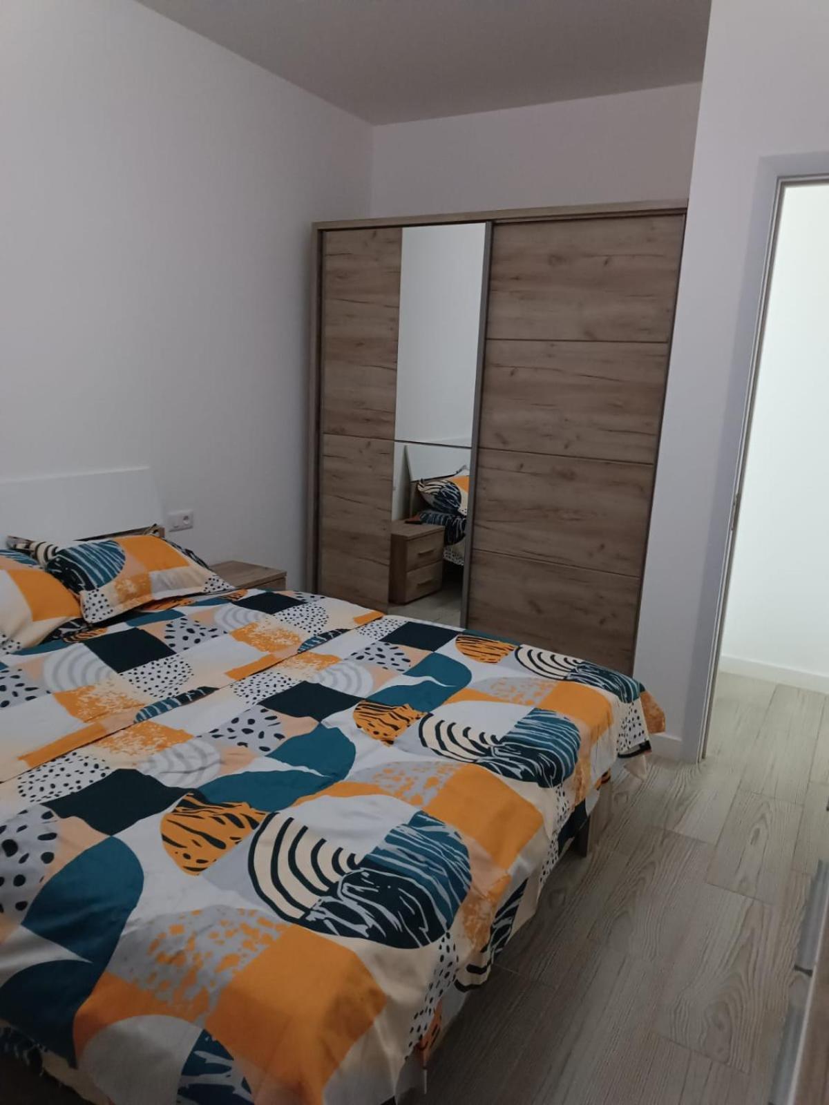Apartament 2 Camere, Bloc Nou, Langa Promenada Moll, Capacitate 4 Persoane Крайова Экстерьер фото